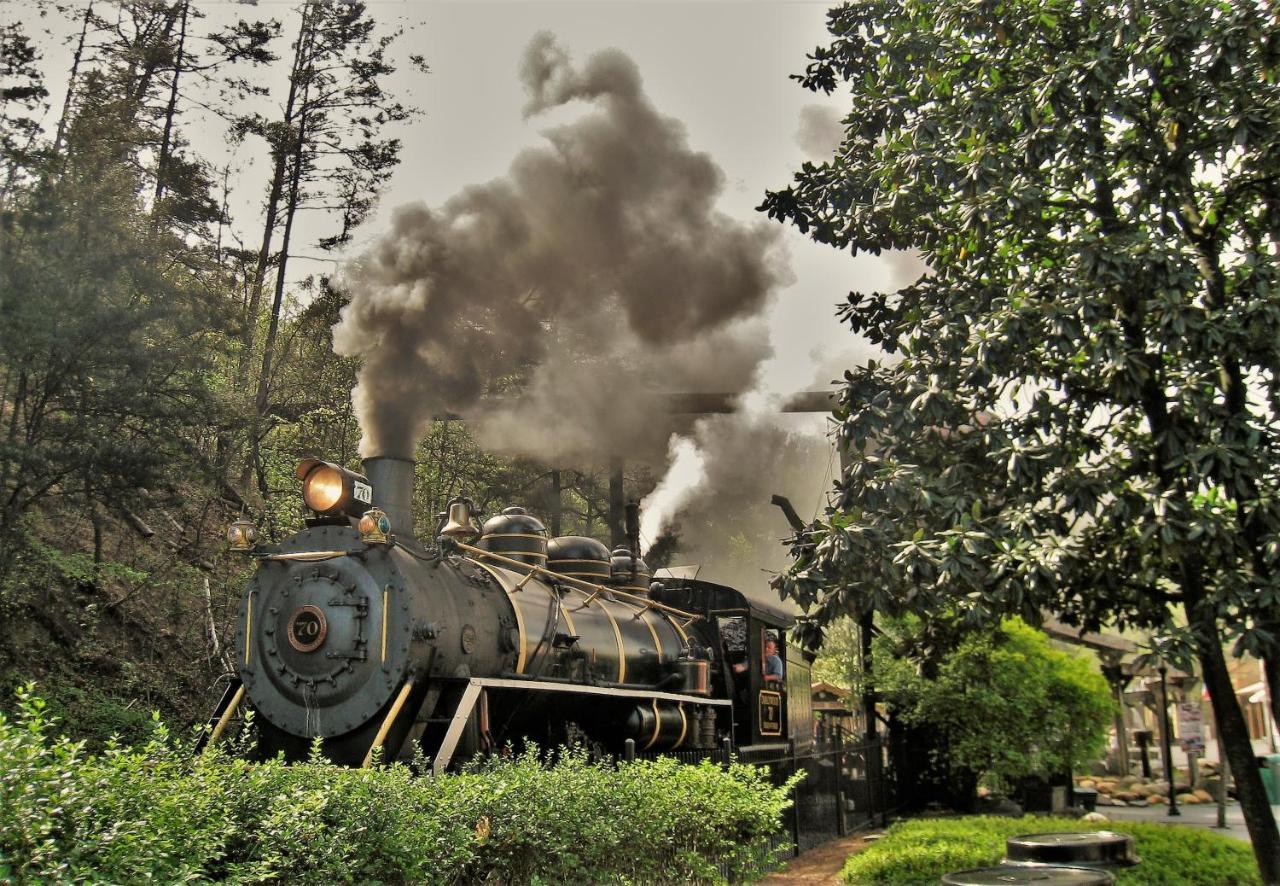 Wilderness Lodge, Hot Tub, Game Room, Pool Access, 1089 Free Tickets Each Paid Day, Dollywood And M Sevierville Bagian luar foto