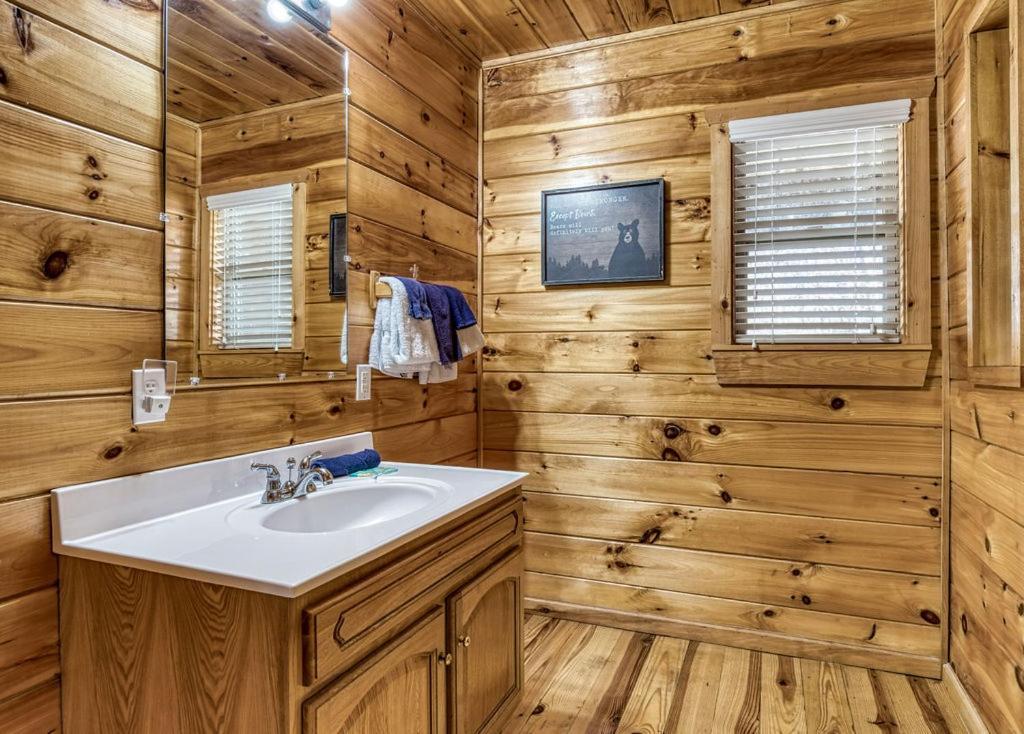 Wilderness Lodge, Hot Tub, Game Room, Pool Access, 1089 Free Tickets Each Paid Day, Dollywood And M Sevierville Bagian luar foto