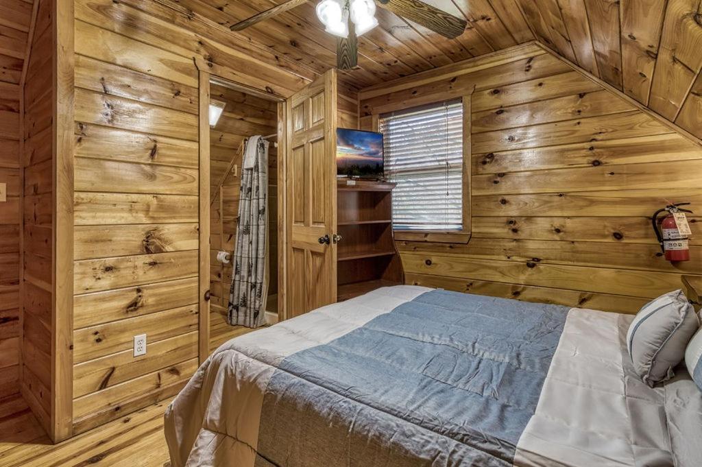 Wilderness Lodge, Hot Tub, Game Room, Pool Access, 1089 Free Tickets Each Paid Day, Dollywood And M Sevierville Bagian luar foto