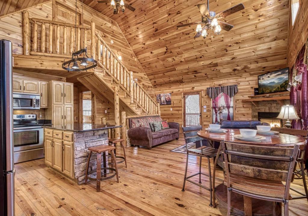 Wilderness Lodge, Hot Tub, Game Room, Pool Access, 1089 Free Tickets Each Paid Day, Dollywood And M Sevierville Bagian luar foto