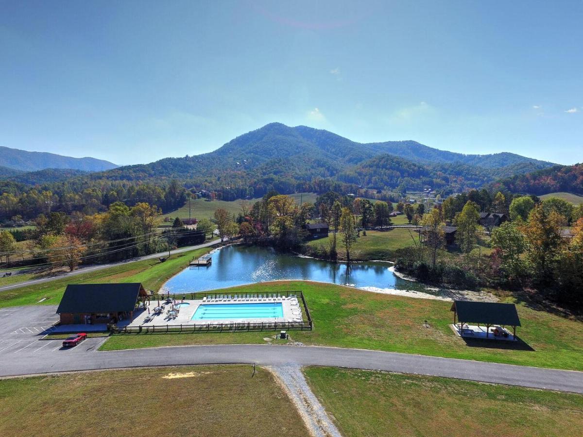 Wilderness Lodge, Hot Tub, Game Room, Pool Access, 1089 Free Tickets Each Paid Day, Dollywood And M Sevierville Bagian luar foto